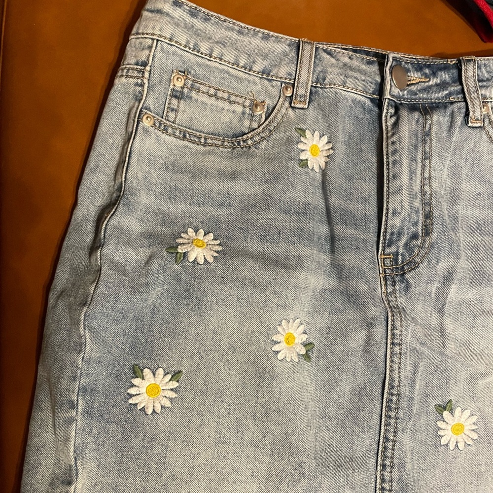 Forever 21 Embroidered Daisy Jean Skirt